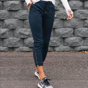 Zyia navy peak zipper jogger size S (short) NWT!!